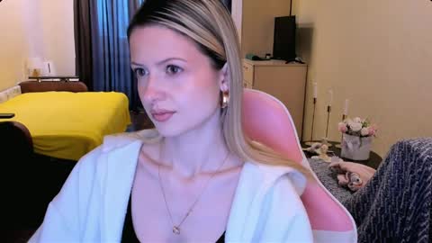 Julie online show from March 1, 4:36 am