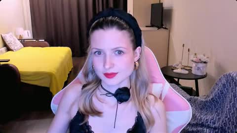 Julie online show from March 4, 3:29 pm