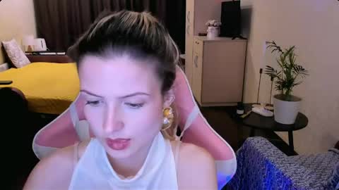 Julie online show from March 21, 3:15 pm