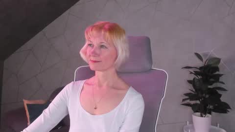 Snapshot of julie_lucasss chatting on March 28, 9:09 am Julie Lucasss online show from March 28, 9:09 am