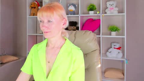 Snapshot of julie_lucasss chatting on March 31, 9:21 am Julie Lucasss online show from March 31, 9:21 am