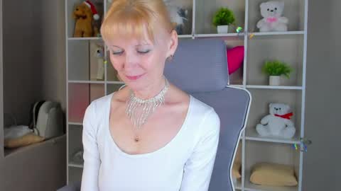 Snapshot of julie_lucasss chatting on April 1, 12:55 am Julie Lucasss online show from April 1, 12:55 am