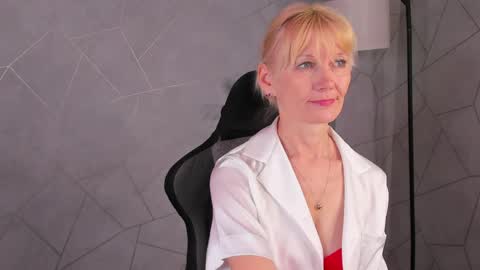 Julie Lucasss online show from May 15, 11:23 pm