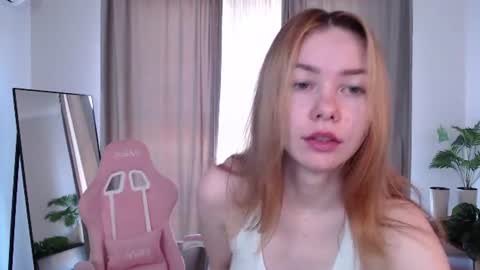 Snapshot of julie_meow246 chatting on June 14, 6:59 am Julie online show from June 14, 6:59 am