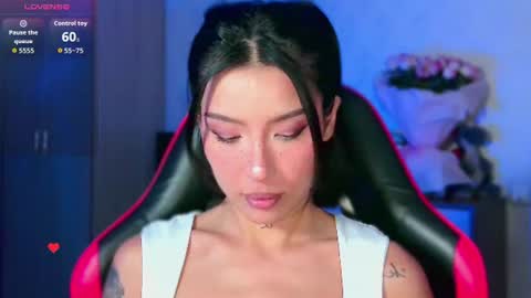 julie_turner_ online show from June 30, 1:12 pm