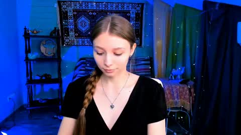 juliedaniel online show from April 13, 8:09 am