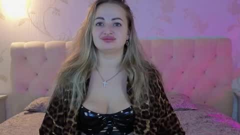 Snapshot of juliedevis chatting on October 30, 7:10 am JulieDevis online show from October 30, 7:10 am