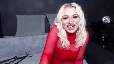 Snapshot of juliediamond chatting on March 1, 1:53 am julia online show from March 1, 1:53 am