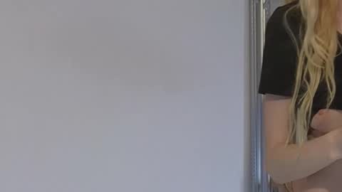 Julia online show from October 28, 1:31 am