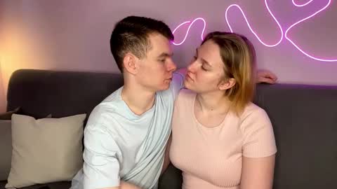 Julie and Thomas online show from November 14, 8:13 am