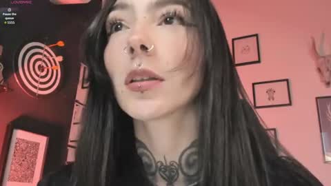 Snapshot of juliet_sourire chatting on June 25, 3:49 pm juliet_sourire online show from June 25, 3:49 pm