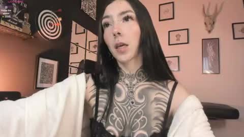 Snapshot of juliet_sourire chatting on July 23, 1:53 pm juliet_sourire online show from July 23, 1:53 pm