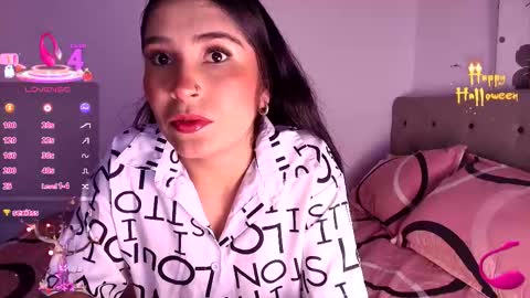 Snapshot of julieta4 chatting on October 11, 10:52 pm Julieta4 online show from October 11, 10:52 pm