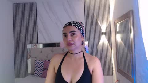 julieta__fox_ online show from June 19, 5:06 pm