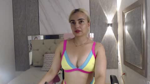 julieta__fox_ online show from June 23, 7:23 pm