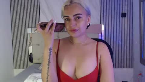 julieta__fox_ online show from July 12, 3:14 pm