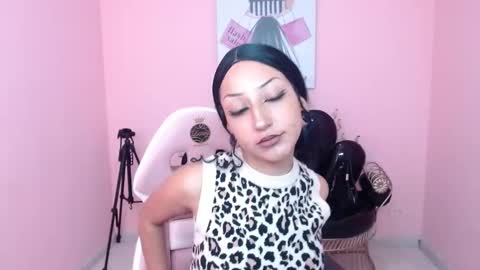 Snapshot of julieta_jhons_ chatting on November 19, 2:39 pm julieta_jhons_ online show from November 19, 2:39 pm