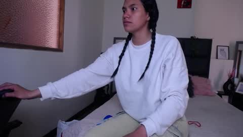 Snapshot of julieta_parker7 chatting on February 17, 5:19 pm Julieta online show from February 17, 5:19 pm