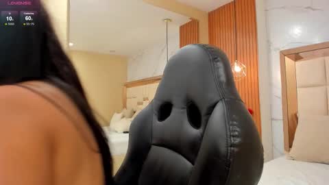     online show from November 8, 10:15 am