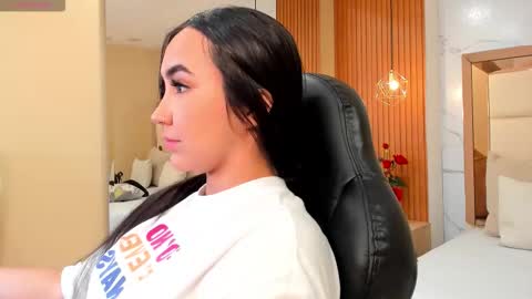     online show from November 25, 9:48 pm