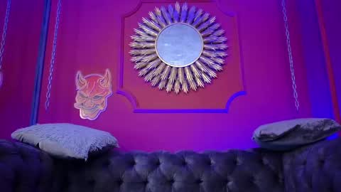 Snapshot of julieta_russell chatting on April 23, 11:42 am Julieta online show from April 23, 11:42 am