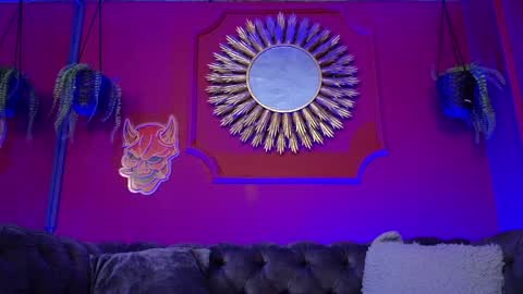 Snapshot of julieta_russell chatting on May 11, 12:00 pm Julieta online show from May 11, 12:00 pm