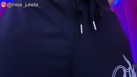 Snapshot of julieta_russell chatting on May 21, 11:28 am Julieta online show from May 21, 11:28 am