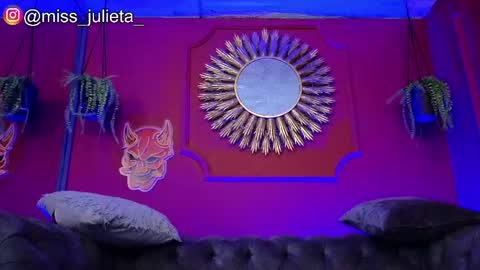 Snapshot of julieta_russell chatting on May 22, 11:38 am Julieta online show from May 22, 11:38 am
