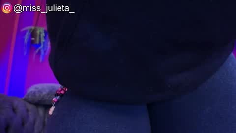 Snapshot of julieta_russell chatting on May 26, 11:39 am Julieta online show from May 26, 11:39 am