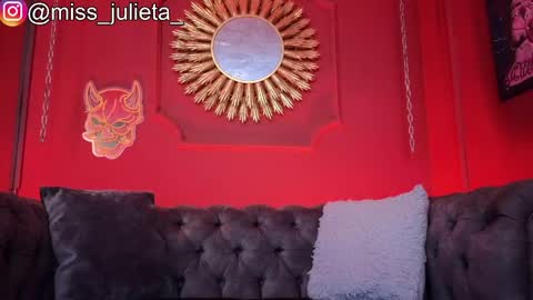 Snapshot of julieta_russell chatting on May 29, 11:41 am Julieta online show from May 29, 11:41 am