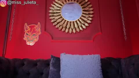 Snapshot of julieta_russell chatting on June 3, 2:33 pm Julieta online show from June 3, 2:33 pm