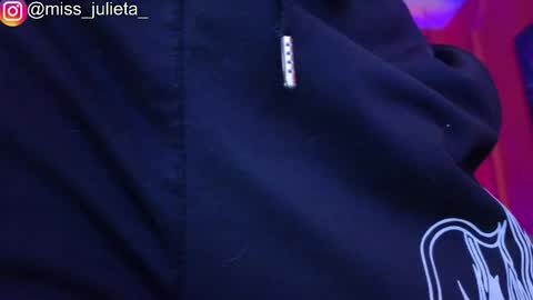 Snapshot of julieta_russell chatting on June 8, 11:32 am Julieta online show from June 8, 11:32 am