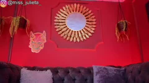 Snapshot of julieta_russell chatting on June 9, 12:17 pm Julieta online show from June 9, 12:17 pm