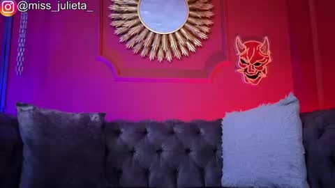 Snapshot of julieta_russell chatting on June 19, 12:09 pm Julieta online show from June 19, 12:09 pm