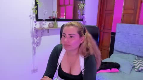 julieta_star69 online show from March 27, 7:35 pm