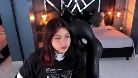 Snapshot of julieth_brown_ chatting on October 11, 7:34 pm Julieth online show from October 11, 7:34 pm