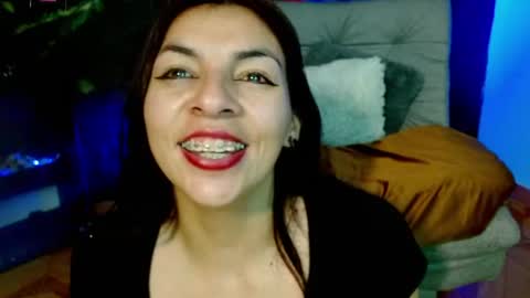 Snapshot of julieth_sex1 chatting on July 2, 9:37 am online show from July 2, 9:37 am