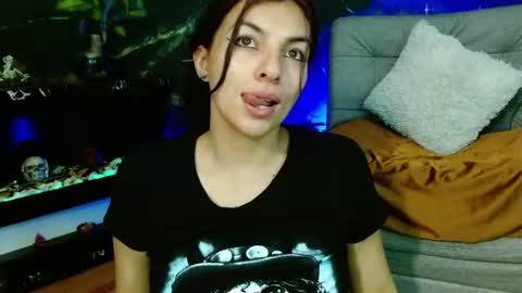 Snapshot of julieth_sex1 chatting on July 3, 9:48 am online show from July 3, 9:48 am