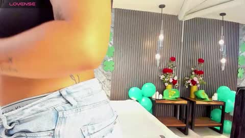 Snapshot of julietha_taylor chatting on March 18, 1:31 am Julietha online show from March 18, 1:31 am