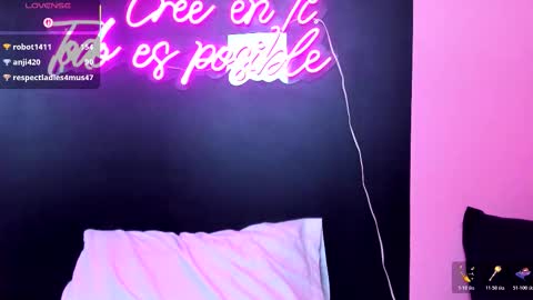 Snapshot of juliethcruz chatting on February 3, 2:53 am online show from February 3, 2:53 am