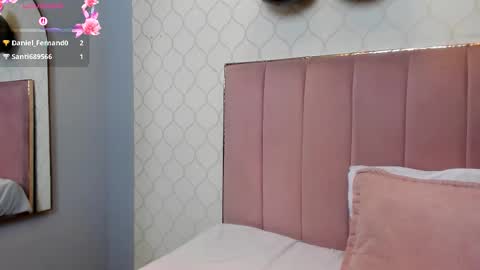 Snapshot of juliethcruz chatting on February 23, 8:39 pm online show from February 23, 8:39 pm