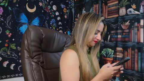 Snapshot of julietta__jackson chatting on December 12, 4:43 pm Julietta Jackson online show from December 12, 4:43 pm