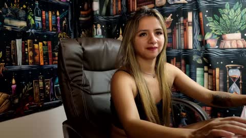 Snapshot of julietta__jackson chatting on December 21, 10:40 pm Julietta Jackson online show from December 21, 10:40 pm