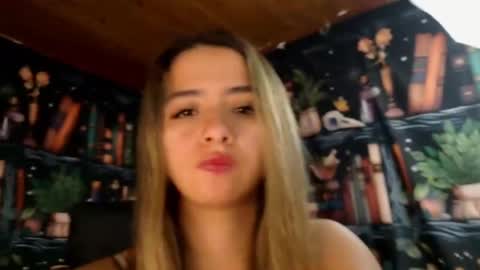 Snapshot of julietta__jackson chatting on February 10, 8:42 pm Julietta Jackson online show from February 10, 8:42 pm
