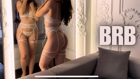 Julie online show from March 1, 4:00 pm