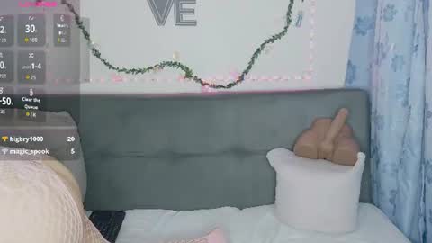 Snapshot of juliette_r chatting on July 4, 12:50 am Juliette online show from July 4, 12:50 am