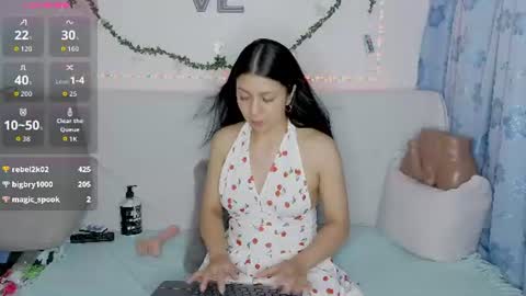 Snapshot of juliette_r chatting on July 23, 1:58 am Juliette online show from July 23, 1:58 am