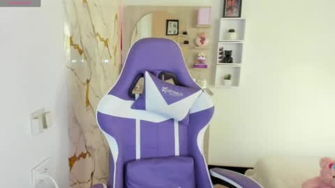 Snapshot of juliette_sweet05 chatting on April 16, 4:08 pm juliette online show from April 16, 4:08 pm