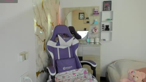 Snapshot of juliette_sweet05 chatting on May 9, 5:29 pm juliette online show from May 9, 5:29 pm