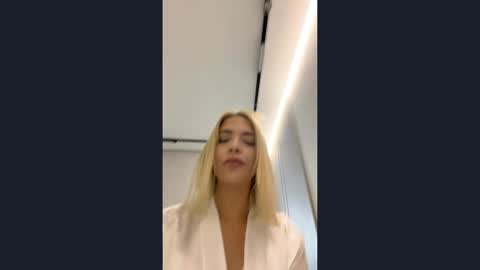 Snapshot of julissalehigh chatting on May 18, 9:59 am Bella online show from May 18, 9:59 am